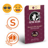 Balení Sensi Seeds obsahuje feminizovaná semena konopí Jamaican Pearl se stylizovanou ženou, vínovým geometrickým vzorem a malými hnědými semínky v průhledné kapsli.
