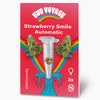 Grafický design Bud Voyage: Strawberry Smile Automatic konopná semínka, tři feminizovaná semínka v průhledné tubě před vzorem duhy a mořské vlny na červeném pozadí.
