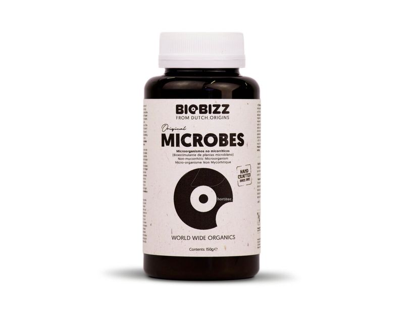 Fotografie produktu BioBizz: Hnědá lahvička BioBizz Original Microbes, 150 g, s černobílou etiketou, ručně vyráběná a ekologická po celém světě.